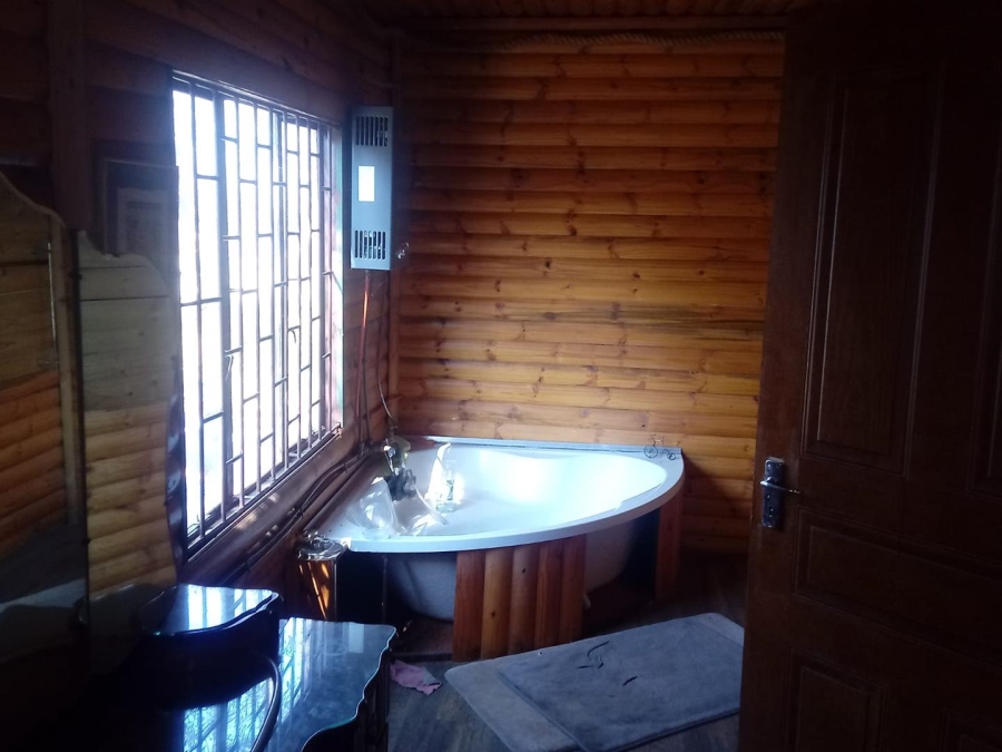 5 Bedroom Property for Sale in Hesteapark Gauteng