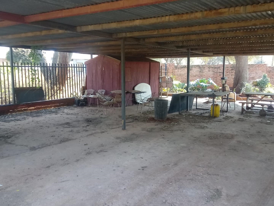 5 Bedroom Property for Sale in Hesteapark Gauteng