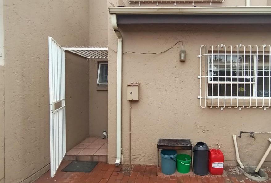 2 Bedroom Property for Sale in Edleen Gauteng