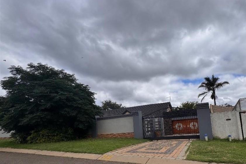 3 Bedroom Property for Sale in Glen Marais Gauteng