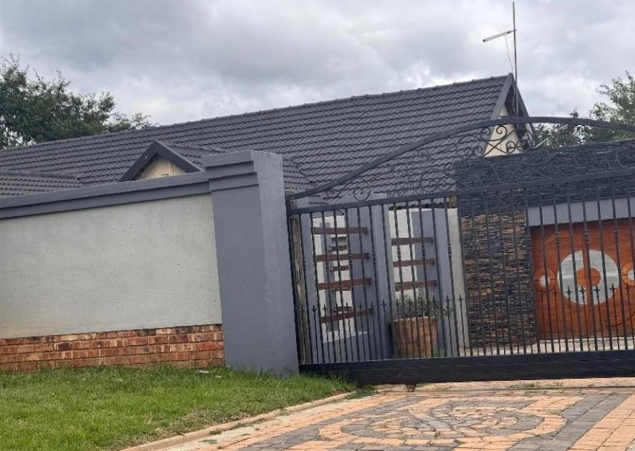 3 Bedroom Property for Sale in Glen Marais Gauteng