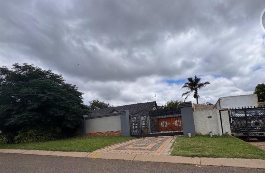 3 Bedroom Property for Sale in Glen Marais Gauteng