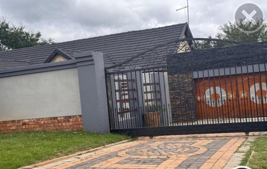 3 Bedroom Property for Sale in Glen Marais Gauteng