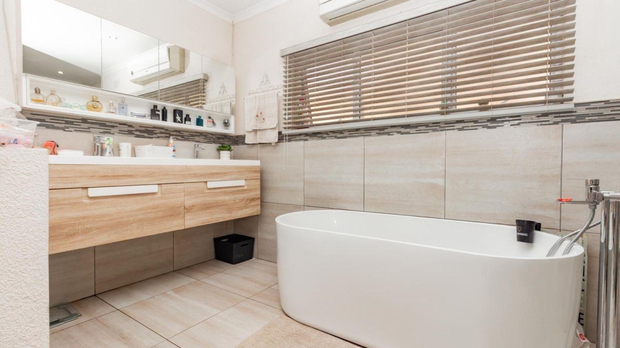 3 Bedroom Property for Sale in Isandovale Gauteng