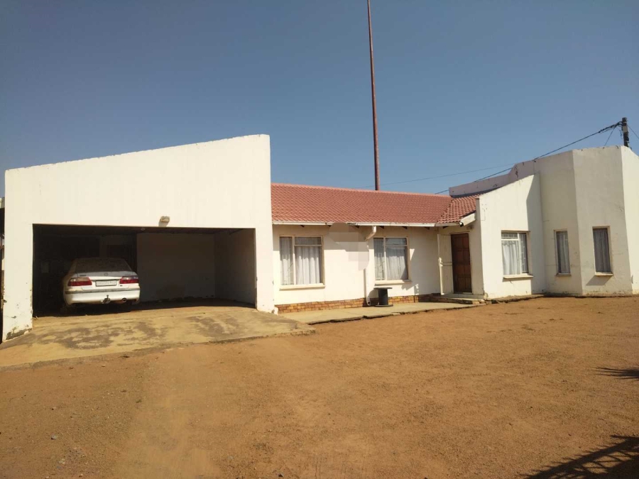 4 Bedroom Property for Sale in Soshanguve FF Gauteng