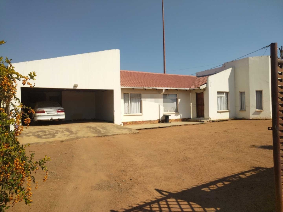 4 Bedroom Property for Sale in Soshanguve FF Gauteng