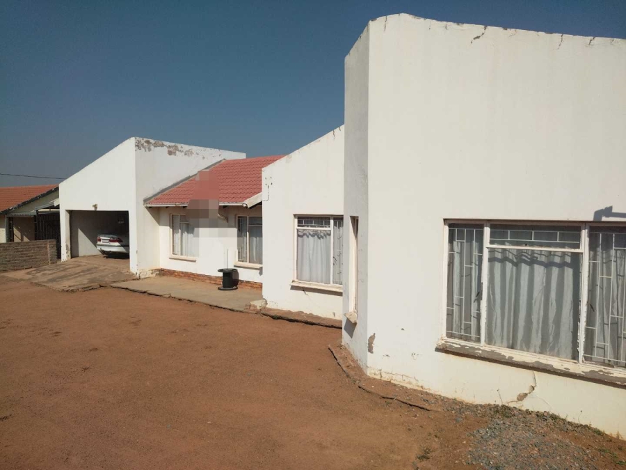 4 Bedroom Property for Sale in Soshanguve FF Gauteng