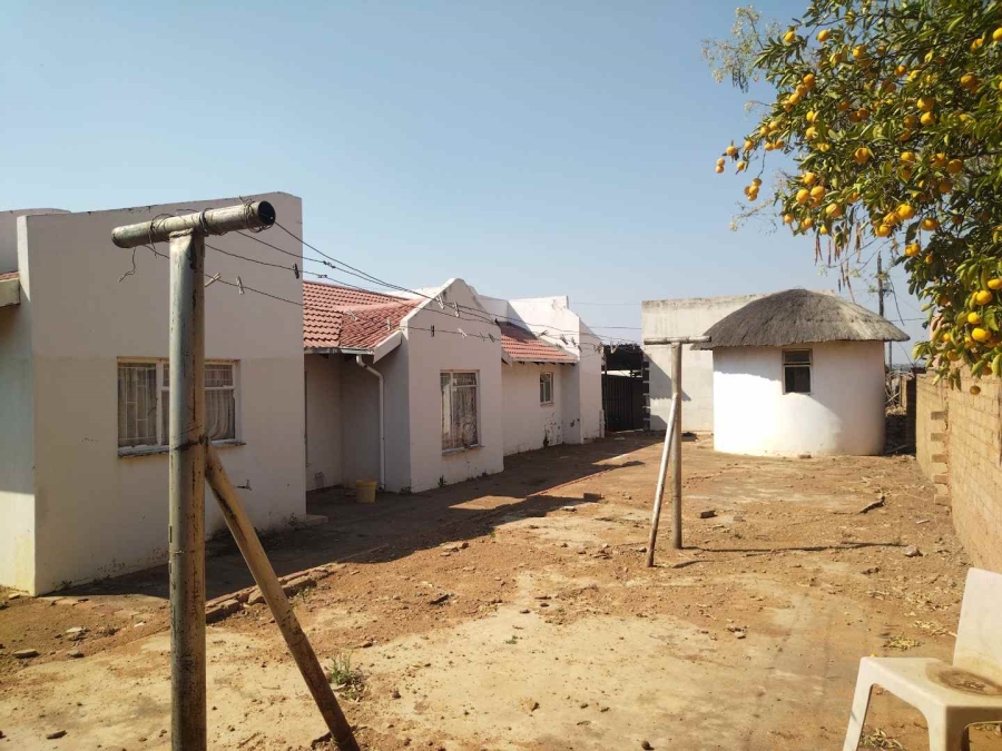 4 Bedroom Property for Sale in Soshanguve FF Gauteng