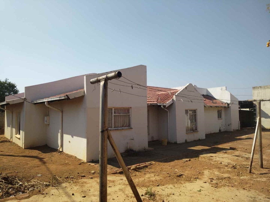 4 Bedroom Property for Sale in Soshanguve FF Gauteng
