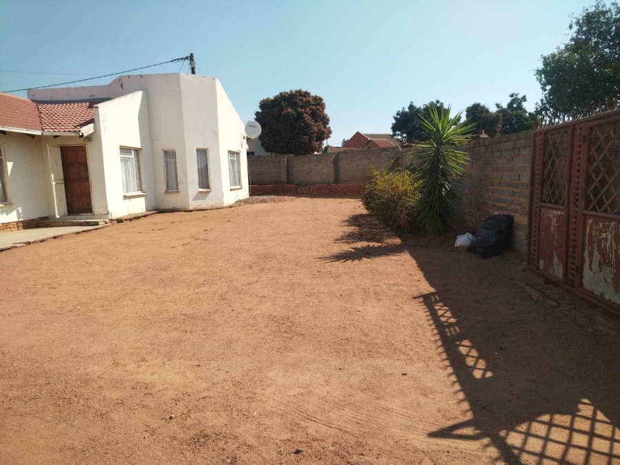 4 Bedroom Property for Sale in Soshanguve FF Gauteng
