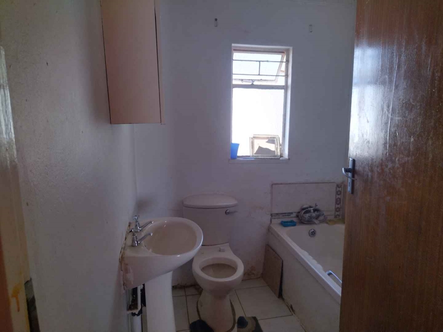 4 Bedroom Property for Sale in Soshanguve FF Gauteng