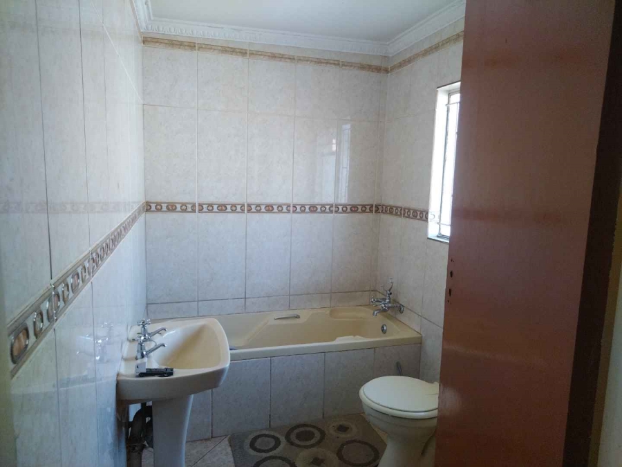 4 Bedroom Property for Sale in Soshanguve FF Gauteng