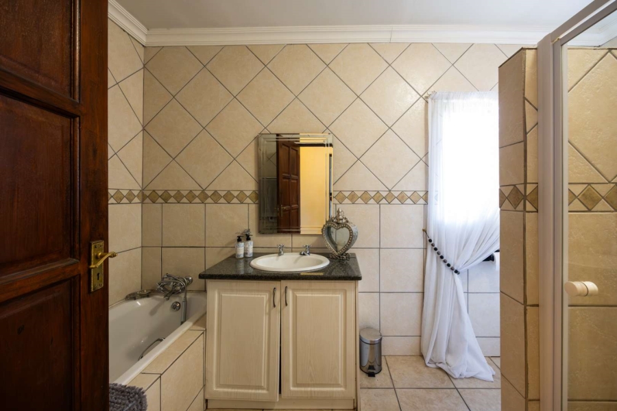 4 Bedroom Property for Sale in Silver Lakes Golf Estate Gauteng