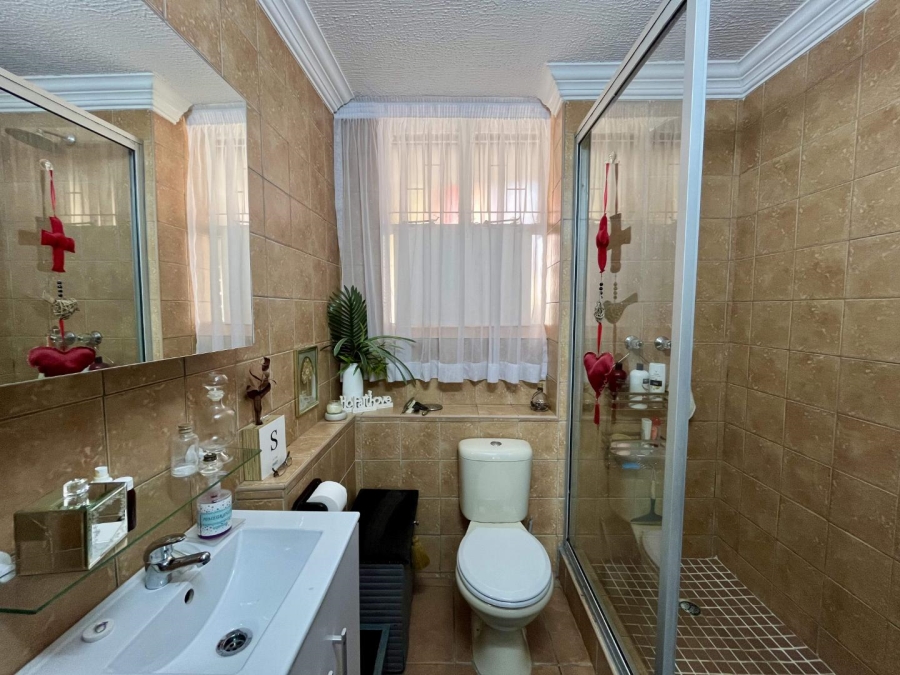 3 Bedroom Property for Sale in La Montagne Gauteng