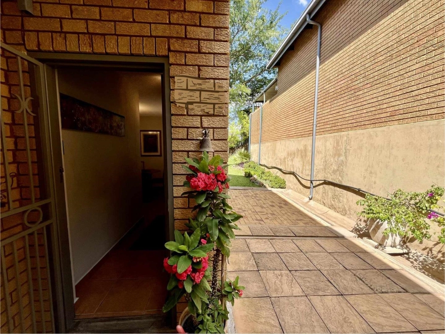 3 Bedroom Property for Sale in La Montagne Gauteng