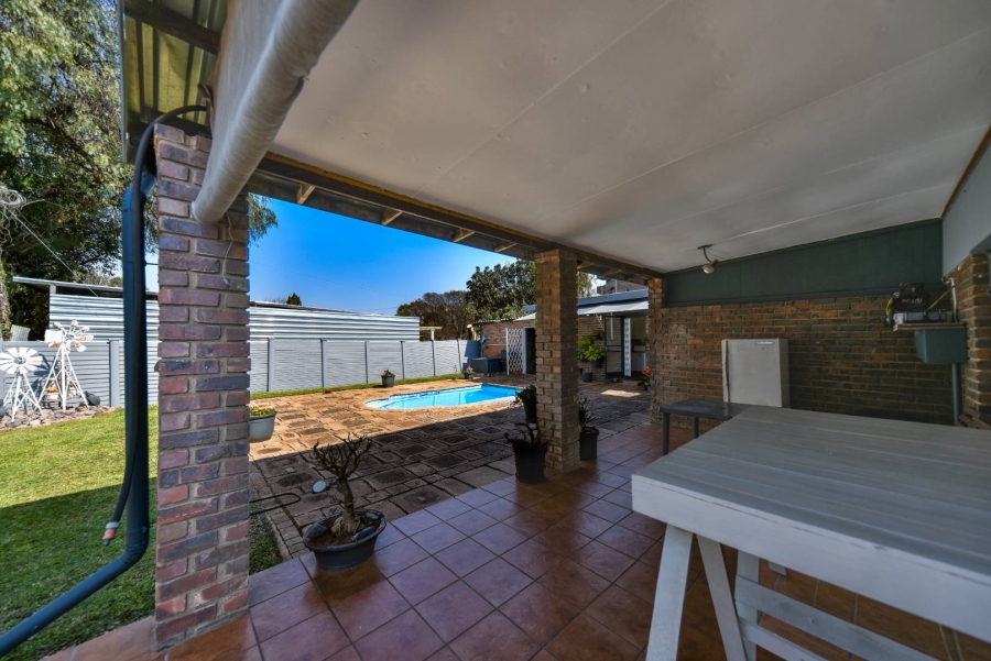 4 Bedroom Property for Sale in Kilner Park Gauteng