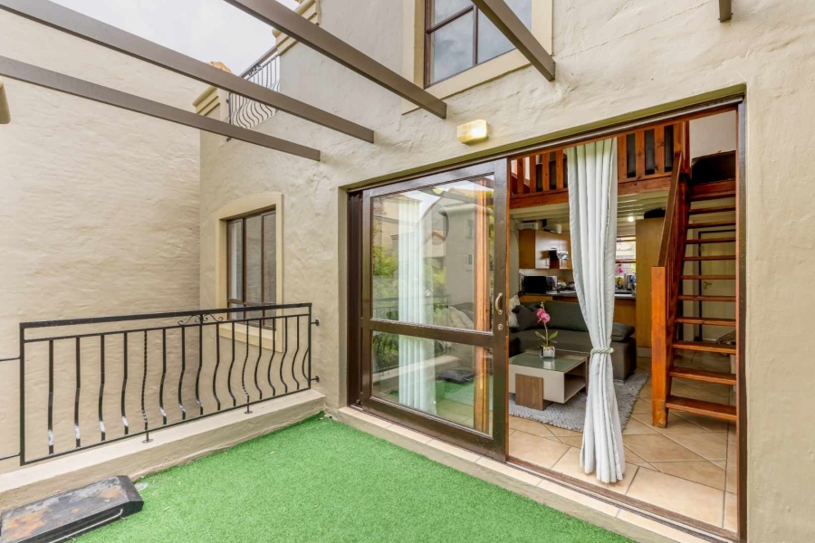 1 Bedroom Property for Sale in Lonehill Gauteng