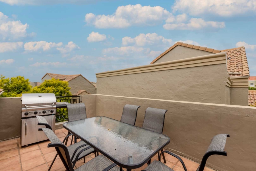 1 Bedroom Property for Sale in Lonehill Gauteng