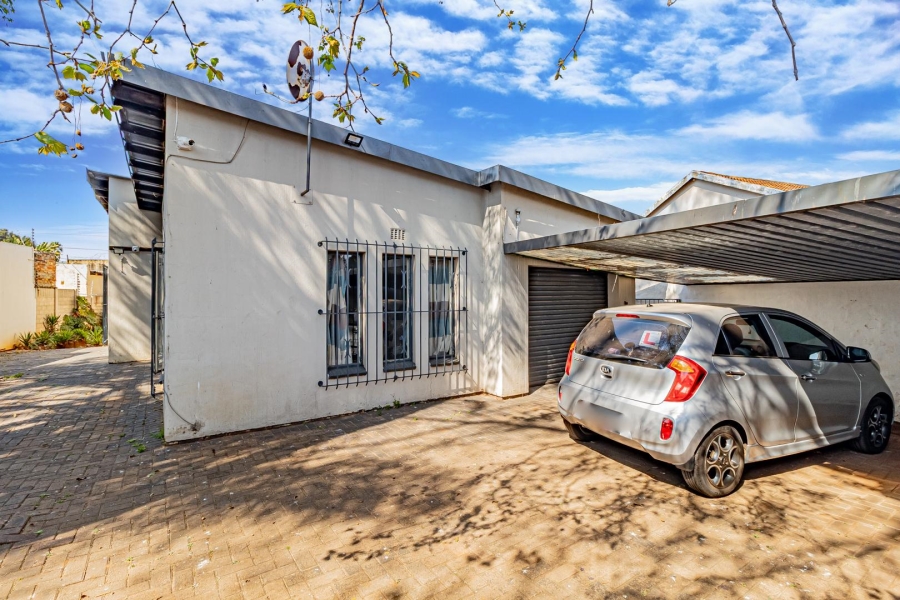 6 Bedroom Property for Sale in Westdene Gauteng