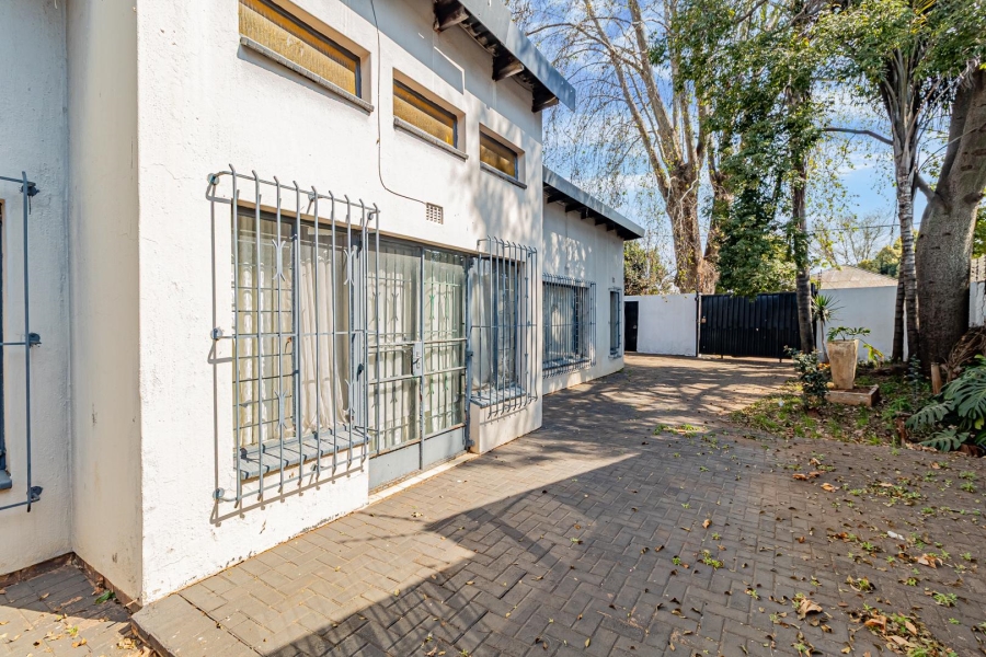 6 Bedroom Property for Sale in Westdene Gauteng