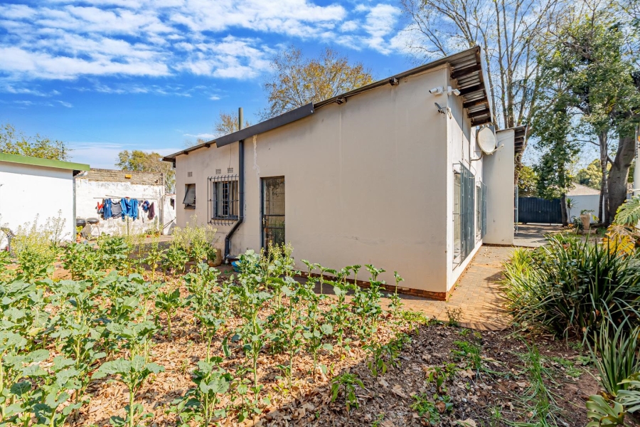 6 Bedroom Property for Sale in Westdene Gauteng
