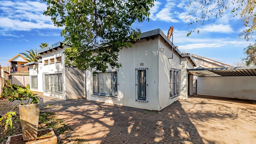 7 Bedroom Property for Sale in Westdene Gauteng