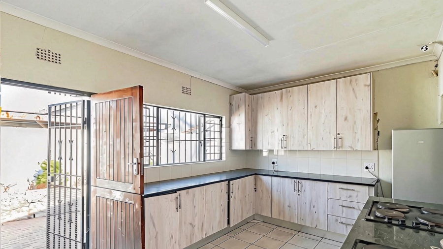 7 Bedroom Property for Sale in Westdene Gauteng