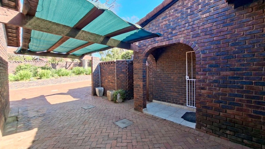 3 Bedroom Property for Sale in Douglasdale Gauteng