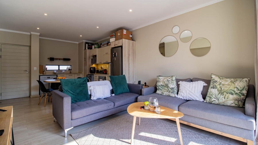 To Let 2 Bedroom Property for Rent in Rosebank Gauteng