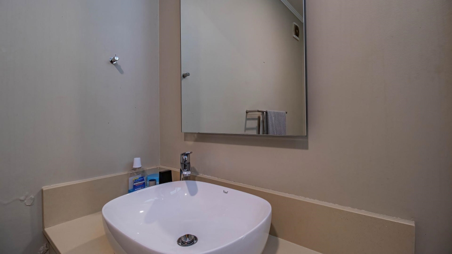 To Let 2 Bedroom Property for Rent in Rosebank Gauteng