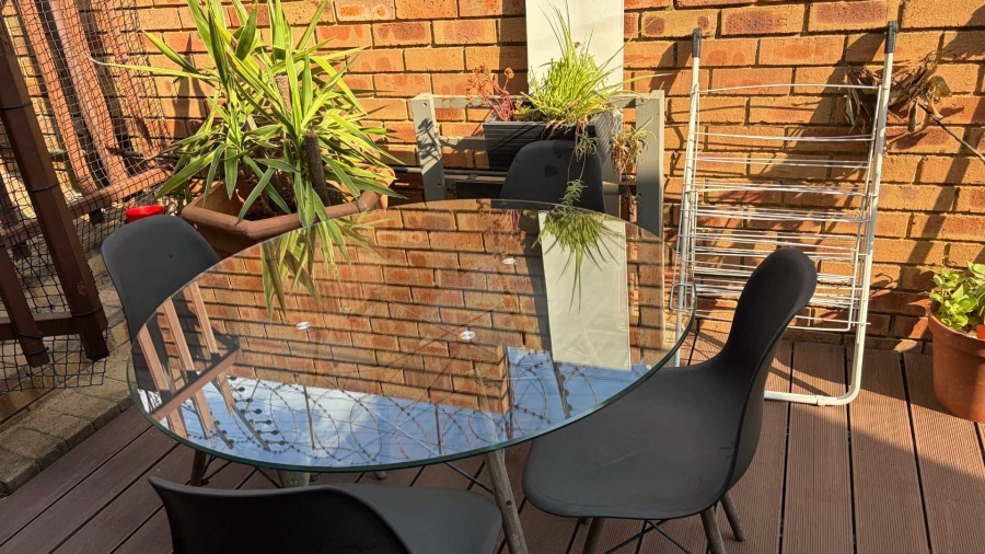 To Let 2 Bedroom Property for Rent in Parkmore Gauteng
