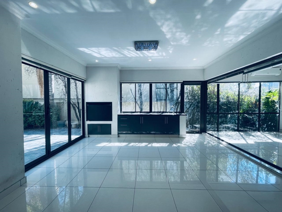 To Let 3 Bedroom Property for Rent in Sandown Gauteng