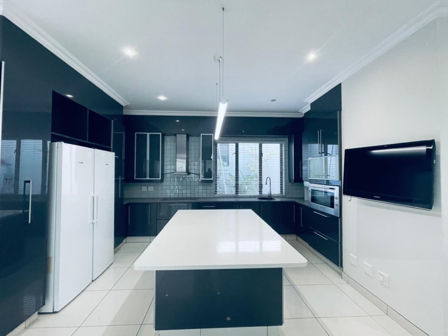 To Let 3 Bedroom Property for Rent in Sandown Gauteng