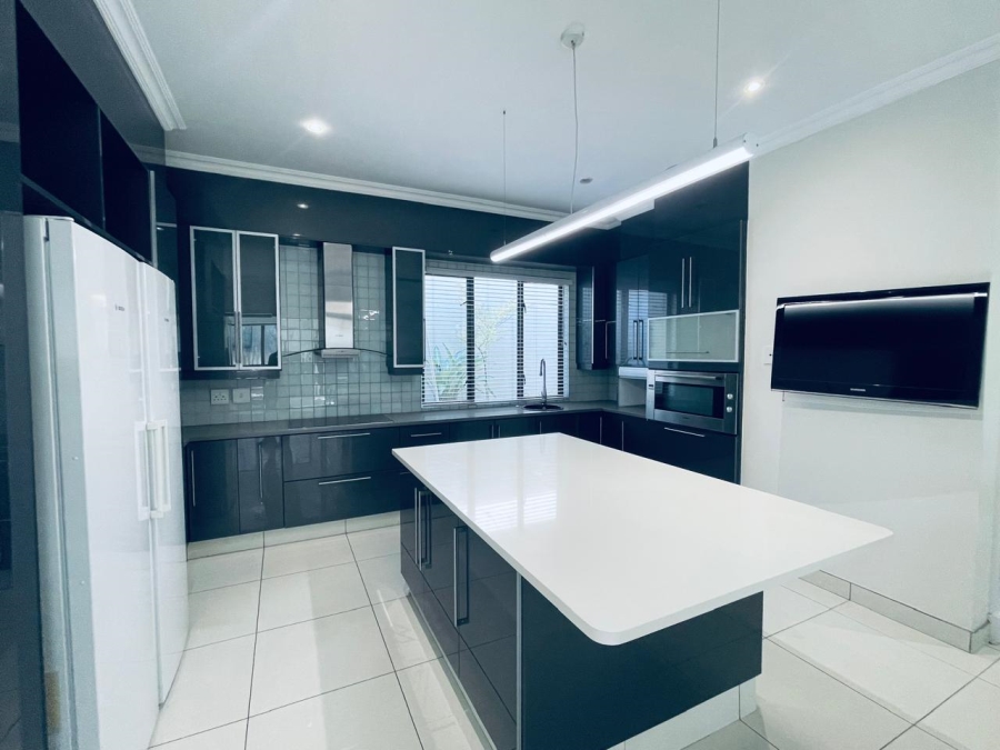To Let 3 Bedroom Property for Rent in Sandown Gauteng
