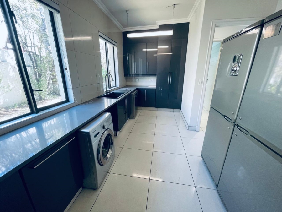 To Let 3 Bedroom Property for Rent in Sandown Gauteng