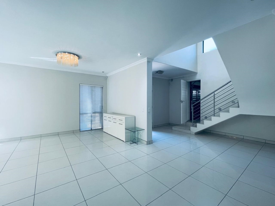 To Let 3 Bedroom Property for Rent in Sandown Gauteng