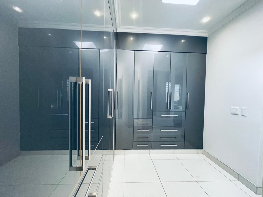 To Let 3 Bedroom Property for Rent in Sandown Gauteng