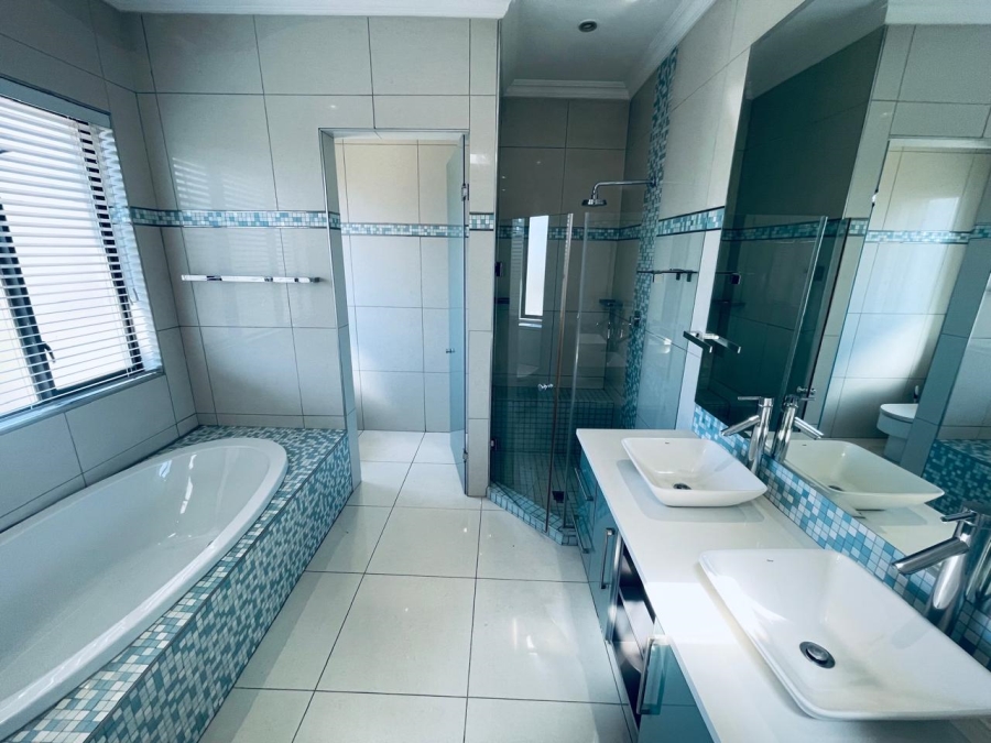 To Let 3 Bedroom Property for Rent in Sandown Gauteng