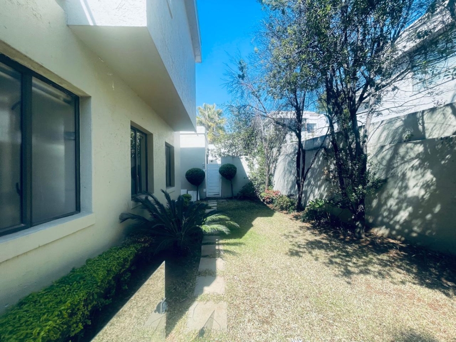 To Let 3 Bedroom Property for Rent in Sandown Gauteng