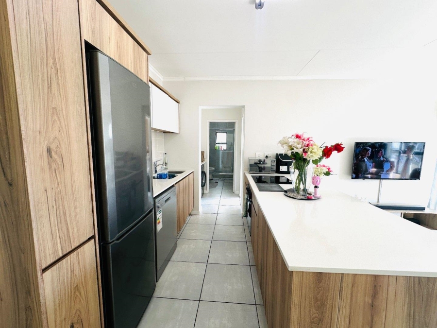 1 Bedroom Property for Sale in Crowthorne AH Gauteng
