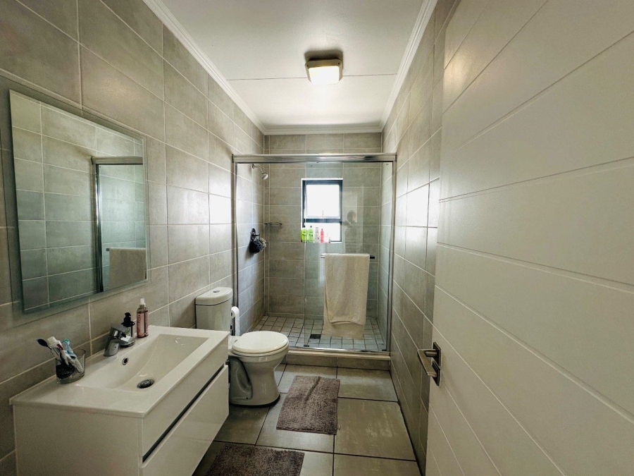 1 Bedroom Property for Sale in Crowthorne AH Gauteng