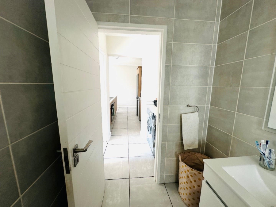 1 Bedroom Property for Sale in Crowthorne AH Gauteng