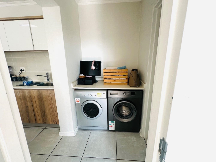 1 Bedroom Property for Sale in Crowthorne AH Gauteng