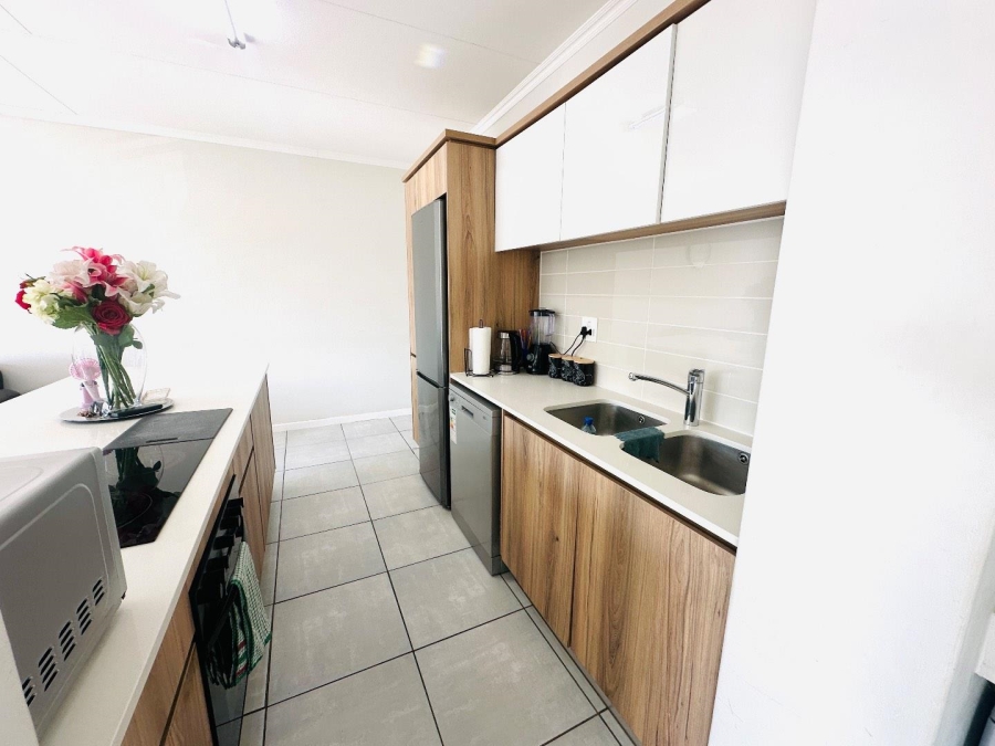 1 Bedroom Property for Sale in Crowthorne AH Gauteng