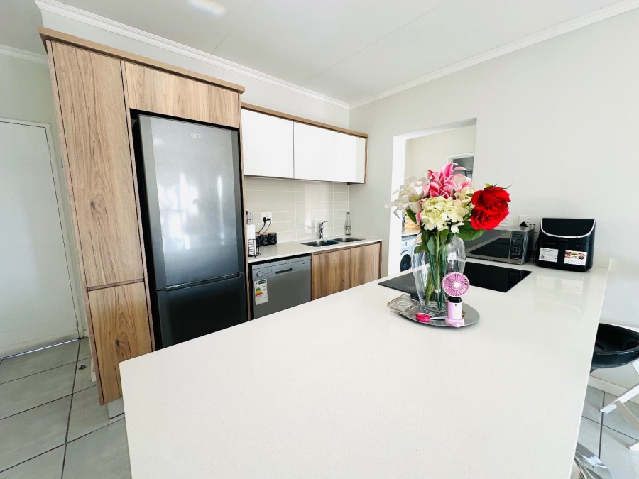 1 Bedroom Property for Sale in Crowthorne AH Gauteng