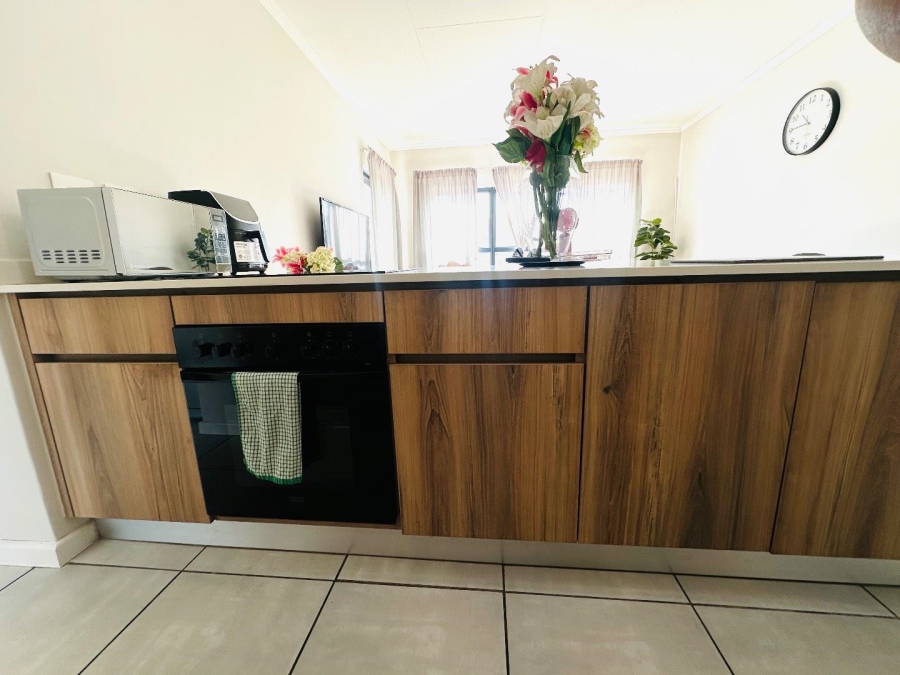 1 Bedroom Property for Sale in Crowthorne AH Gauteng