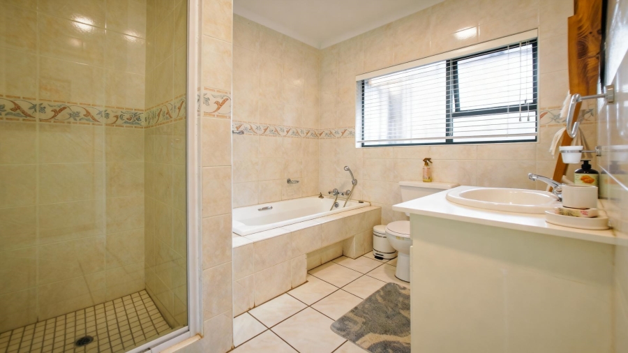 3 Bedroom Property for Sale in Waterkloof Ridge Gauteng