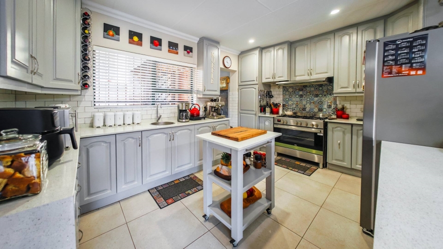 3 Bedroom Property for Sale in Waterkloof Ridge Gauteng