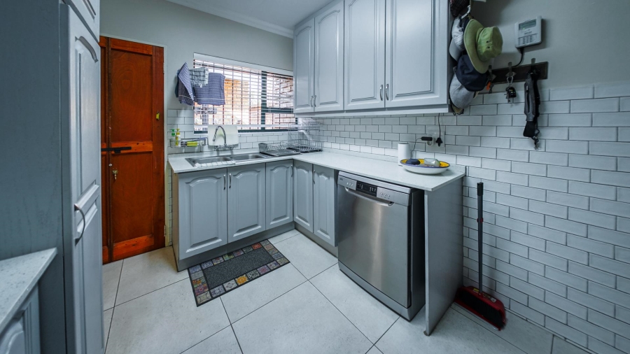 3 Bedroom Property for Sale in Waterkloof Ridge Gauteng