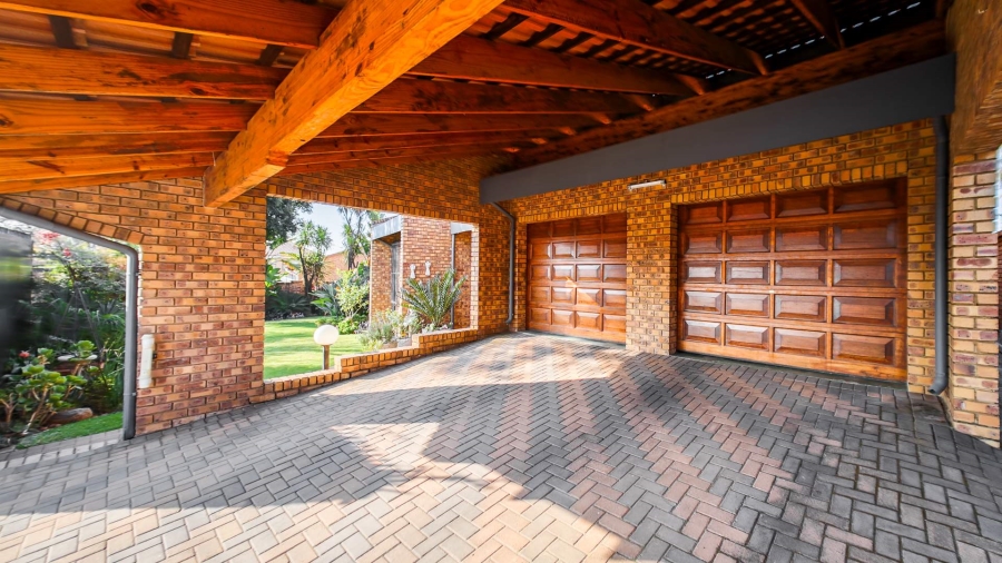 3 Bedroom Property for Sale in Waterkloof Ridge Gauteng
